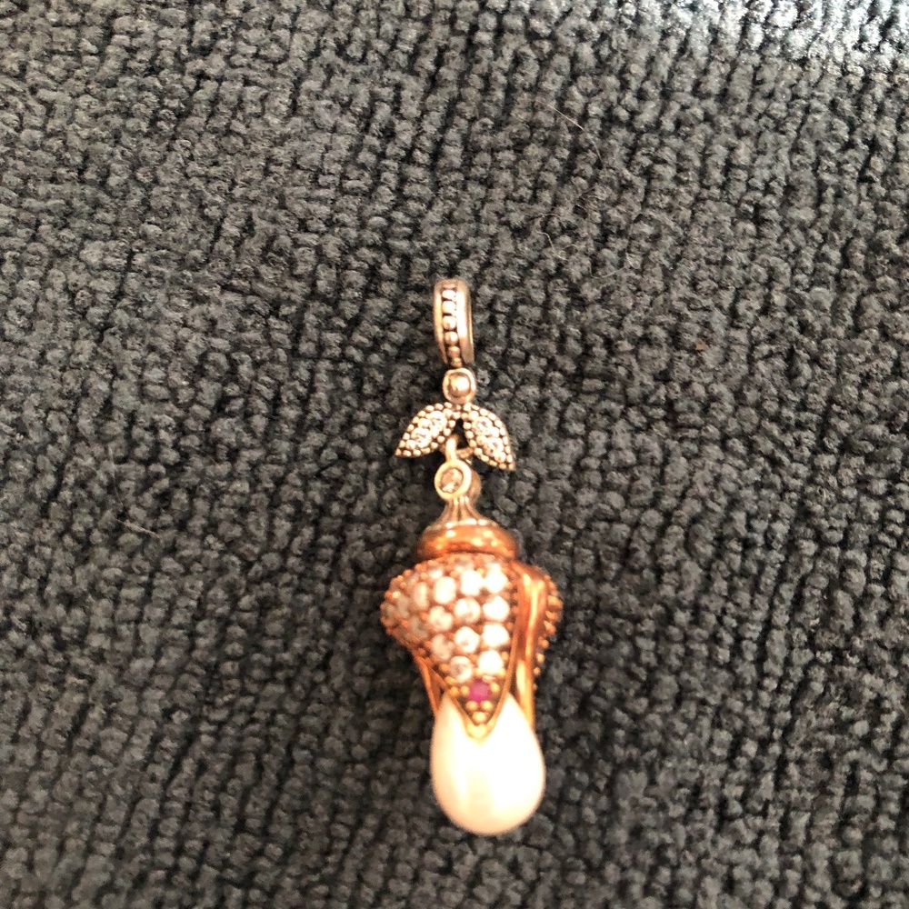 925 sterling silver pendent, matching pieces are in my listings